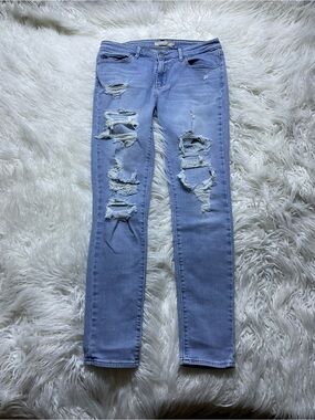 Levi's 711 Sculpt Light Blue Ripped Knees Skinny Jeans
